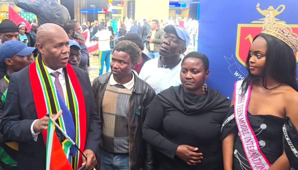 Mayor and Pearl M Miss Teen International receives hero’s welcome from Mayor Mpe