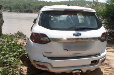 Stolen Ford Everest XLT recovered from the Limpopo River